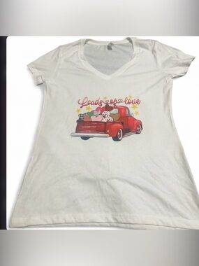 White loads of love graphic V neck tee with red truck and hearts Size L
